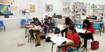 SEP DISTRIBUYE LIBROS DE TEXTO EN LENGUAS ORIGINARIAS A ESCUELAS PARA MIGRANTES