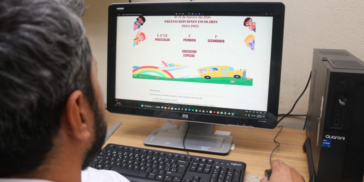 SEP DISTRIBUYE LIBROS DE TEXTO EN LENGUAS ORIGINARIAS A ESCUELAS PARA MIGRANTES