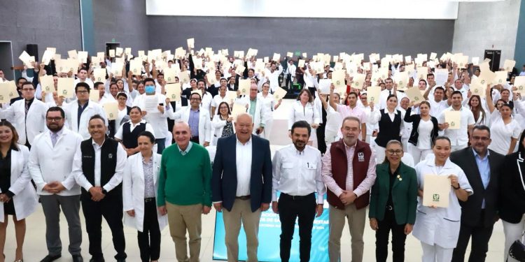 EN UN ACTO DE JUSTICIA LABORAL, OTORGA IMSS-BIENESTAR 461 BASES A TRABAJADORES DEL SISTEMA DE SALUD EN BCS