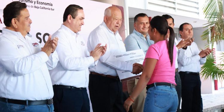 ENTREGA VMCC MICROFINANCIAMIENTOS A 85 FAMILIAS DE LA PAZ