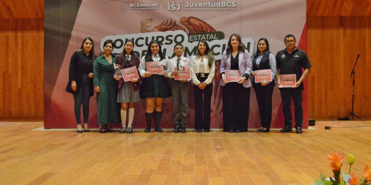 RECIBEN 33 FAMILIAS DE MULEGÉ TÍTULOS DE PROPIEDAD