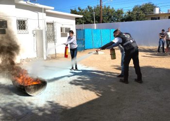 RECIBEN 33 FAMILIAS DE MULEGÉ TÍTULOS DE PROPIEDAD