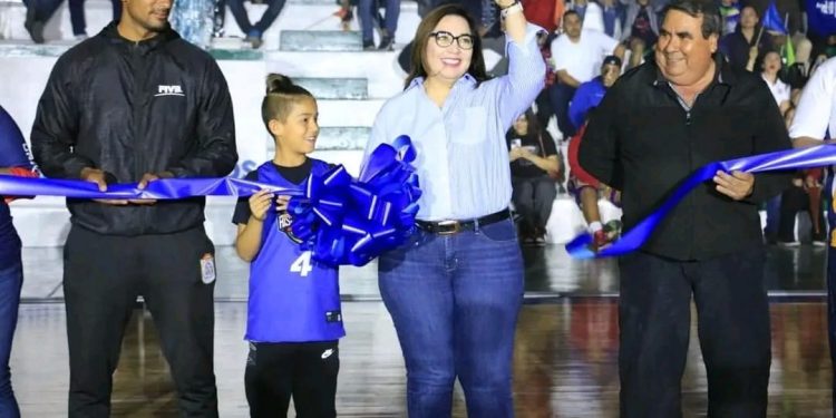 TRAS LAS HUELLAS Por Monserrath Villalejo Baeza