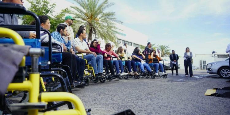 CAPACITAN A SERVIDORES PÚBLICOS PARA LA ATENCIÓN DE PERSONAS CON DISCAPACIDAD