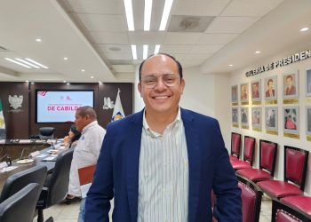 EL CABILDO DE LA PAZ APROBO LA PROPUESTA DEL REGIDOR ABIMAEL IBARRA ABUNDEZ DE PROHIBIR LA APLICACIÓN DE LOGOTIPOS EN CADA ADMINISTRACIÓN MUNICIPAL