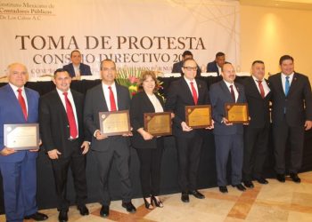 ASISTEN AUTORIDADES DE LOS CABOS AL ACTO PROTOCOLARIO DE LA TOMA DE PROTESTA DEL CONSEJO DIRECTIVO 2024 DEL INSTITUTO MEXICANO DE CONTADORES PÚBLICOS