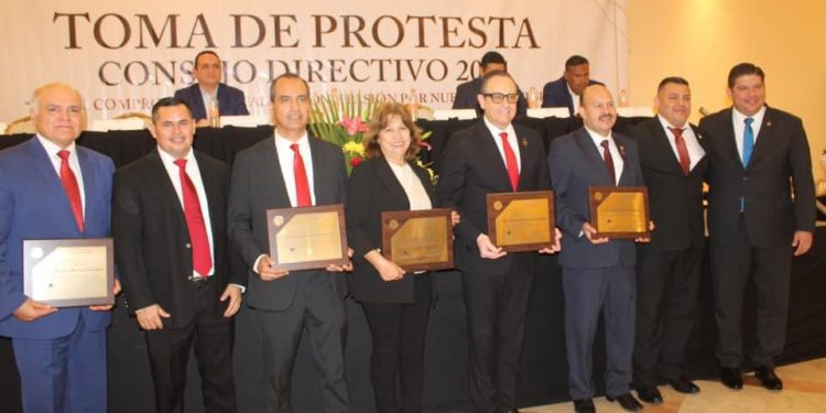 ASISTEN AUTORIDADES DE LOS CABOS AL ACTO PROTOCOLARIO DE LA TOMA DE PROTESTA DEL CONSEJO DIRECTIVO 2024 DEL INSTITUTO MEXICANO DE CONTADORES PÚBLICOS