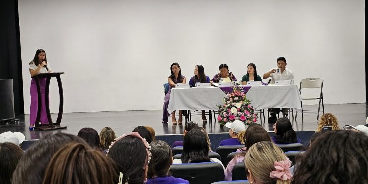ENCABEZÓ PERSONAL DE LA COORDINACIÓN DE DERECHOS HUMANOS DE LOS CABOS EL FORO DENOMINADO “RETOS Y DESAFÍOS PARA EL EJERCICIO DE LOS DERECHOS DE LAS MUJERES “