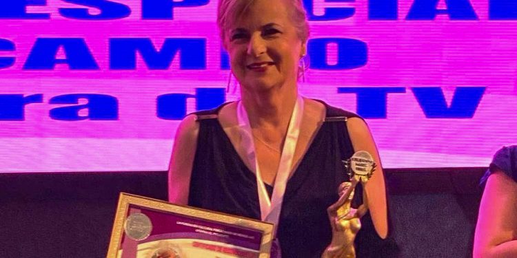 RECTORA DE LA UNIVERSIDAD MUNDIAL GALARDONADA