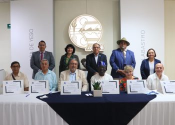 UABCS RECONOCE LA INVALUABLE LABOR DE PERSONAL DOCENTE JUBILADO