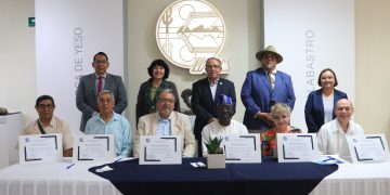 UABCS RECONOCE LA INVALUABLE LABOR DE PERSONAL DOCENTE JUBILADO