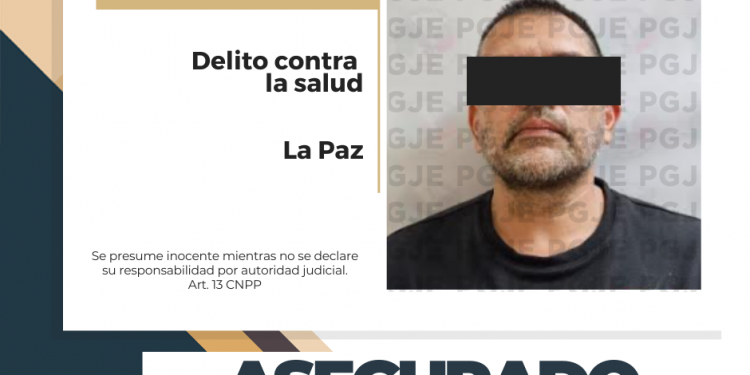 ASEGURA PGJE 750 DOSIS DE DROGA Y A UN HOMBRE MEDIANTE CATEO EN UN DOMICILIO DE LA COLONIA LAS GARZAS EN LA PAZ