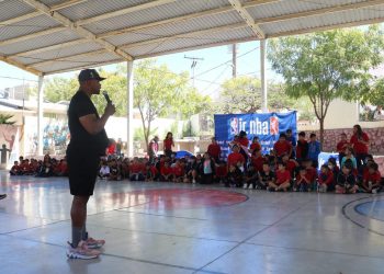 PARTICIPAN ALUMNOS DE LA PAZ Y LOS CABOS EN CLÍNICAS DE BASQUETBOL