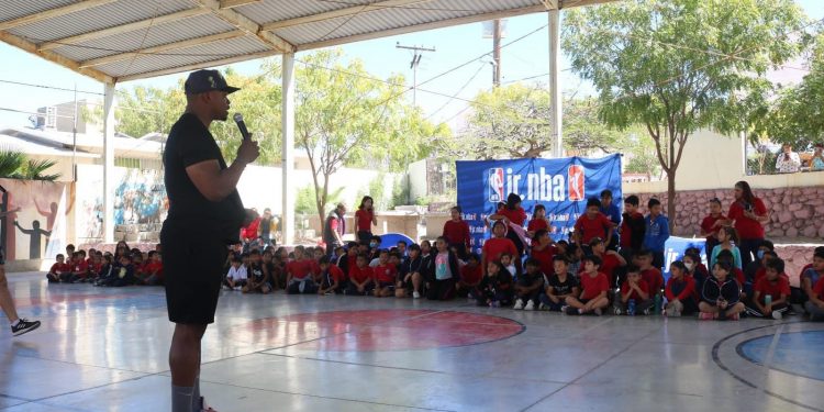 PARTICIPAN ALUMNOS DE LA PAZ Y LOS CABOS EN CLÍNICAS DE BASQUETBOL