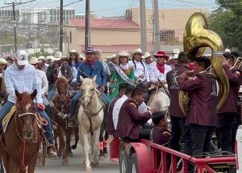 ENCABEZARON AUTORIDADES MUNICIPALES TRADICIONAL CABALGATA EN EL MARCO DE LAS FIESTAS TRADICIONALES DE SAN JOSÉ DEL CABO