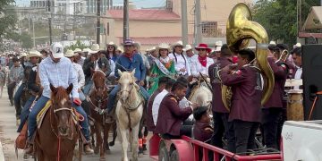 ENCABEZARON AUTORIDADES MUNICIPALES TRADICIONAL CABALGATA EN EL MARCO DE LAS FIESTAS TRADICIONALES DE SAN JOSÉ DEL CABO