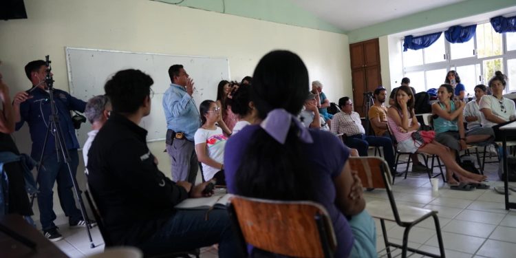 REALIZAN TALLER SOBRE EL DERECHO AL DISFRUTE PÚBLICO DE LAS PLAYAS EN EL SARGENTO Y SU ANEXO LA VENTANA,BCS