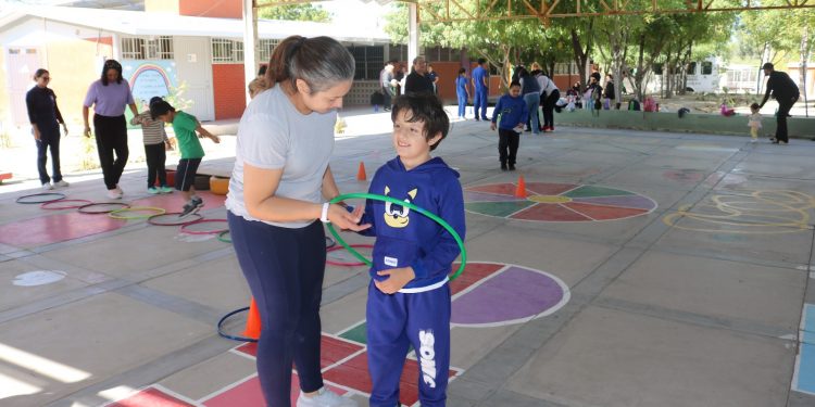 REALIZAN ACTIVIDADES RECREATIVAS EN EL CAM “LUZ DAVIS DE MENDOZA”