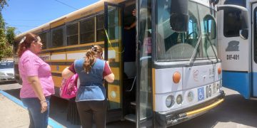 SMDIF LOS CABOS PROPORCIONA A 50 MENORES DEL CENTRO DE ATENCIÓN MÚLTIPLE CAM EL SERVICIO DE TRANSPORTACIÓN GRATUITA