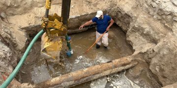 EL EQUIPO DE OPERACIÓN Y MANTENIMIENTO DE AGUA POTABLE REALIZÓ LOS TRABAJOS DE REPARACIÓN DE UNA FUGA EN EL ACUEDUCTO #1 A LA ALTURA DEL KILÓMETRO 25.2 DE LA CARRETERA TRANSPENINSULAR