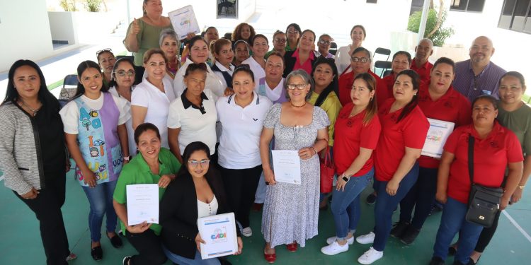 40 COLABORADORES DE LOS CENTROS DE ATENCIÓN INFANTIL (CAI) DEL SMDIF LOS CABOS RECIBIERON LA CERTIFICACIÓN DE ESTÁNDARES DE COMPETENCIA EC0435