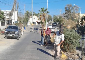 SERVICIOS PÚBLICOS, CONTINÚA CON LAS LABORES DE BARRIDO Y RETIRO DE BASURA EN LAS PRINCIPALES VÍAS ALTERNAS A LA CARRETERA TRANSPENINSULAR EN SAN JOSÉ DEL CABO.