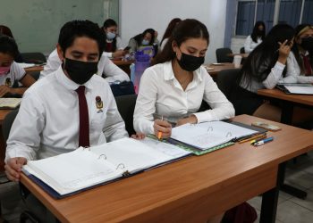 ATIENDE GOBERNADOR DE BCS SOLICITUDES DE TRABAJADORES DE LA EDUCACIÓN