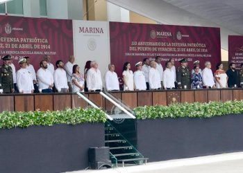 ASISTE GOBERNADOR DE BCS A CEREMONIA DEL 110 ANIVERSARIO DE LA DEFENSA PATRIÓTICA DE VERACRUZ