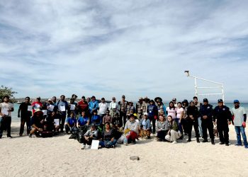 JORNADA DE LIMPIEZA ORGANIZADA POR LA UABCS RECOLECTA 300 KILOGRAMOS DE RESIDUOS EN PLAYA PICHILINGUE