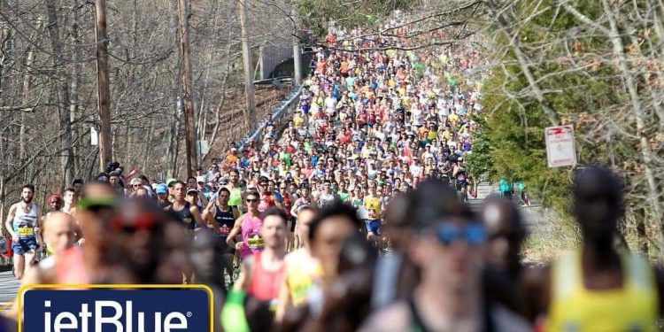 TRAS LAS HUELLAS Por Monserrath Villalejo Baeza