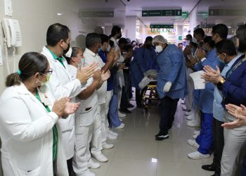 DESPIDEN ENTRE APLAUSOS A DONADORA DE ÓRGANOS EN HGZ/MF No. 1 DEL IMSS BCS