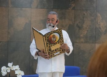 EL RECONOCIDO POETA EFRAÍN BARTOLOMÉ OFRECE RECITAL POÉTICO EN LA UABCS