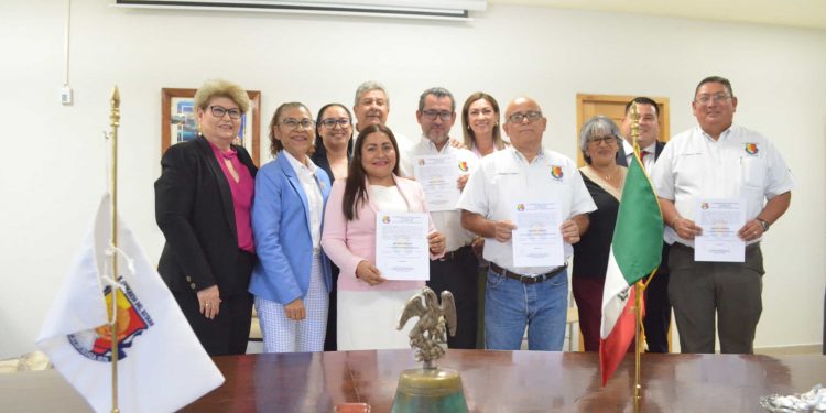 ENTREGAN NOMBRAMIENTOS DE ASESORES JURÍDICOS DEL CONGRESO DE BCS