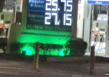 POR EL AUMENTO GRADUAL EN EL PRECIO DE LA GASOLINA DE ALTO OCTANAJE EN ESTA CIUDAD SE COTIZÓ AYER EN VEINTISIETE PESOS CON QUINCE CENTAVOS EL LITRO