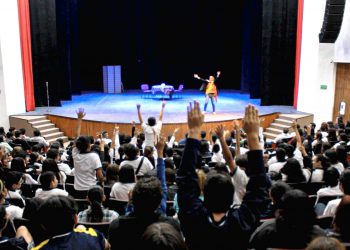 CIBER CONCIENCIA ESTUDIANTIL OBRA DE TEATRO DE LA PGJE QUE ALERTA SOBRE DELITOS CIBERNÉTICOS