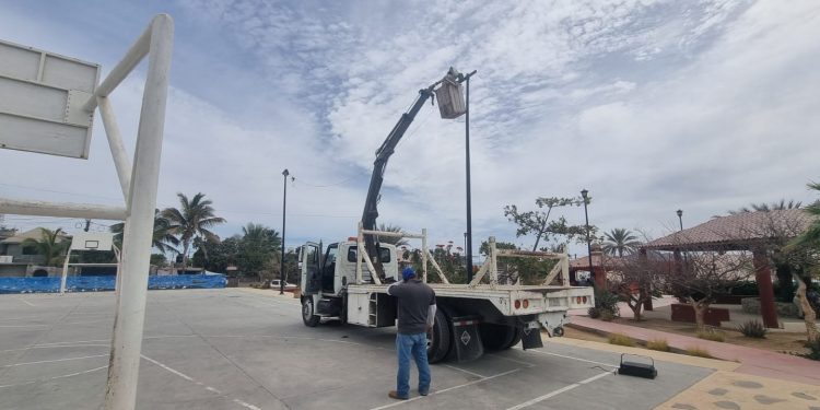 REHABILITA GOBIERNO DE LOS CABOS LUMINARIAS EN ESPACIOS DEPORTIVOS DE LOS CABOS