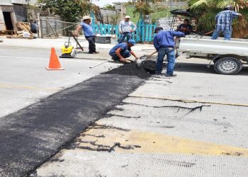 CONSTRUYÓ OBRAS PÚBLICAS TOPES DE VIALIDAD EN LAS COLONIAS JARDINES DEL SOL Y LOS VENADOS EN CSL