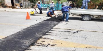 CONSTRUYÓ OBRAS PÚBLICAS TOPES DE VIALIDAD EN LAS COLONIAS JARDINES DEL SOL Y LOS VENADOS EN CSL