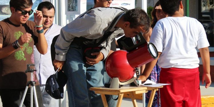 PRESENCIA EL ESPECTACULAR ECLIPSE DE SOL EN LA UABCS