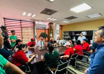 ATIENDE GOBIERNO DEL ESTADO PLANTEAMIENTOS DE DOCENTES DE BCS