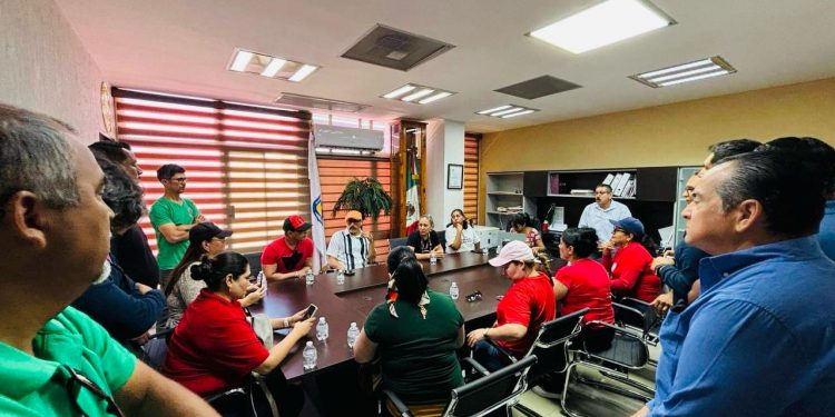 ATIENDE GOBIERNO DEL ESTADO PLANTEAMIENTOS DE DOCENTES DE BCS