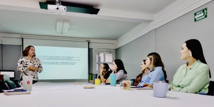 ATIENDE GOBERNADOR DE BCS SOLICITUDES DE TRABAJADORES DE LA EDUCACIÓN