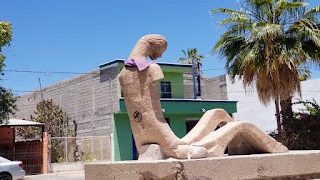 EL PROXIMO MES DE JUNIO CUMPLIRA CUARENTA Y DOS AÑOS EL MONUMENTO A LA MADRES EN ESTA CIUDAD Y PERMANECE DAÑADO POR EL VANDALISMO