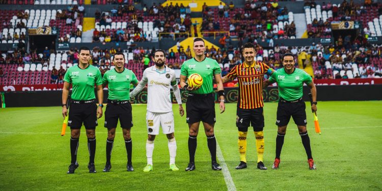 SEMIFINALES IDA: CLUB ATLÉTICO LA PAZ VS LEONES NEGROS