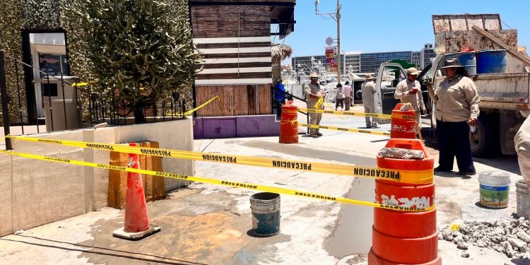 OOMSAPAS LOS CABOS REALIZÓ TRABAJOS DE INTERCONEXIÓN DE TUBERÍA DE DRENAJE SANITARIO PARA ELIMINAR COMPLETAMENTE EL DERRAME DE AGUAS RESIDUALES EN LA DÁRSENA DE LA MARINA DE CSL
