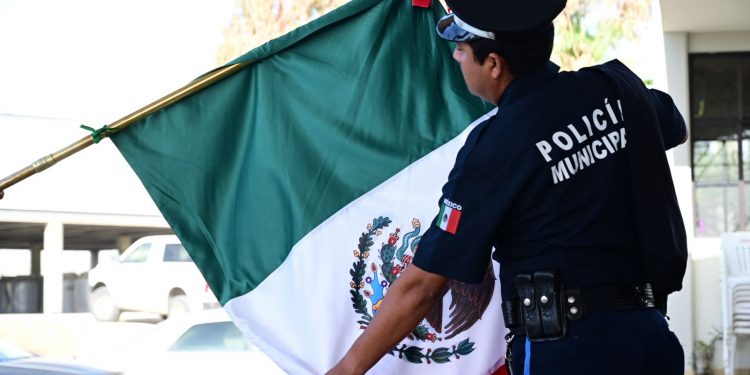 AUTORIDADES DELEGACIONALES REALIZARON LA CEREMONIA CÍVICA A CARGO DEL PERSONAL DE INJUVE EN CABO SAN LUCAS, EN EL MARCO DEL 23 DE MAYO “DÍA DEL ESTUDIANTE”.