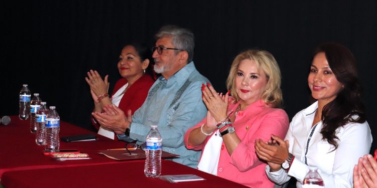 AUTORIDADES MUNICIPALES ESTUVIERON PRESENTES EN EL 3ER ENCUENTRO DE CONTADORES UGC 2024 DENOMINADO “INNOVACIÓN CONTABLE” ORGANIZADO POR LA UNIVERSIDAD DEL GOLFO DE CALIFORNIA