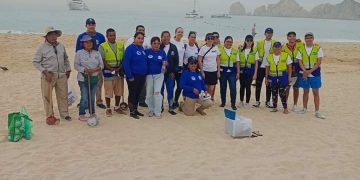 ZOFEMAT LOS CABOS Y LA SOCIEDAD CIVIL REALIZARON UNA LIMPIEZA EN LA PLAYA 8 CASCADAS