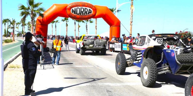 SUPERVISA GOBERNADOR Y TITULAR DE SEDATU AVANCES EN LA OBRA DEL PARQUE LIBRAMIENTO NORTE EN LA PAZ