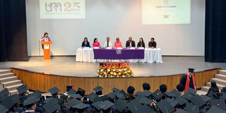 UNIVERSIDAD MUNDIAL CELEBRA GRADUACIÓN PARA MÁS DE UN CENTENAR DE ALUMNOS EN EL MARCO DE SU XXV ANIVERSARIO.